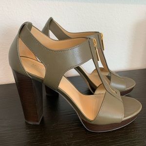 MK Berkeley sandal heel size 7.5